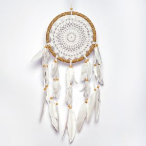 Ονειροπαγίδα λευκή πλεκτή χειροποίητη από ξύλο ύφασμα φτερά και χάντρες 22X65cm Τ 1323-2Dreamcatcher white knitted handmade from wood fabric feathers and beads 11x45cm T 1321-2
